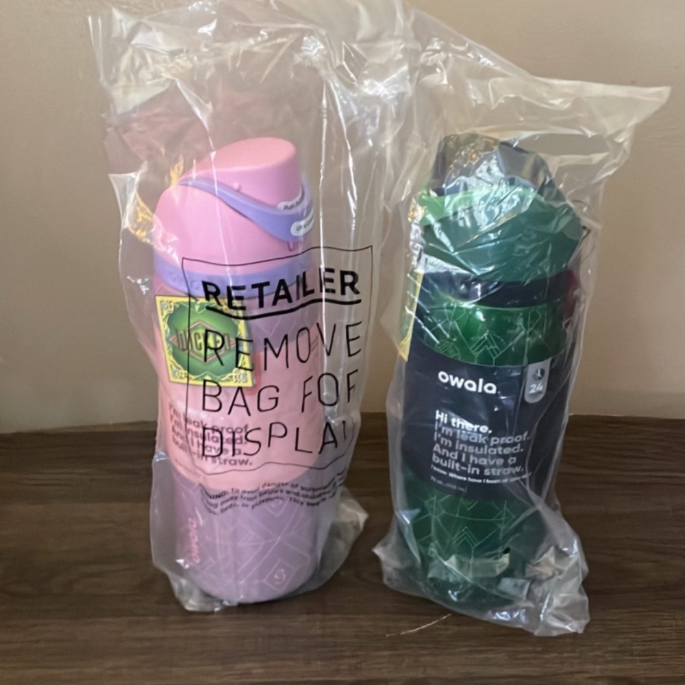 Owala Wicked Bundle - two 32 oz bottles (1) Glinda & (1) Elphaba (sold out)